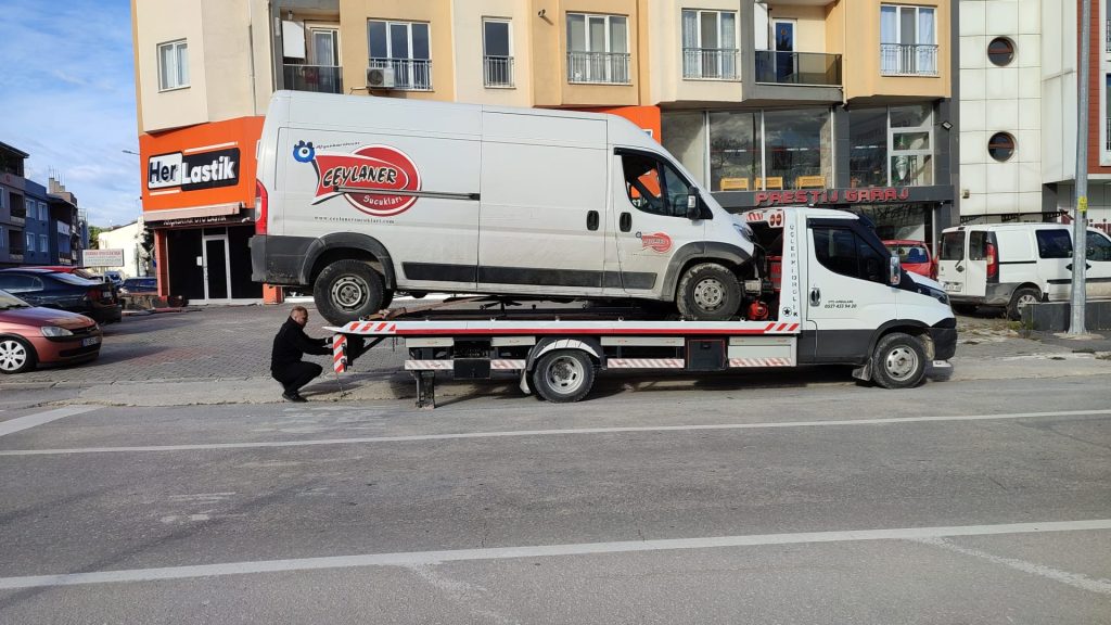 Bursa Çekici Numaraları: Yolda Kalmayın, Hemen Ulaşın!